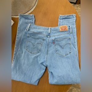 Levi’s 311 Shaping Skinny jeans